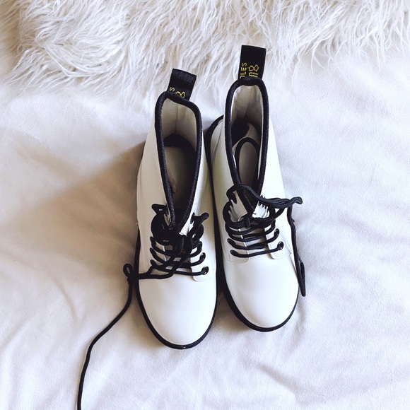 SALE✨ White Platform Lace Up Boots - Picture 8 of 12